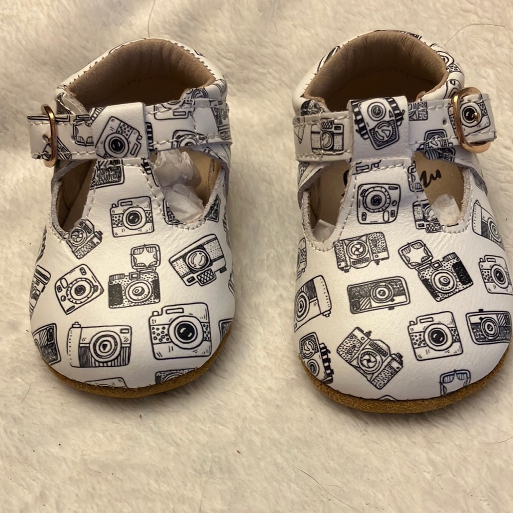 Monkey Feet Camera T-Straps 3-6 months Never Worn